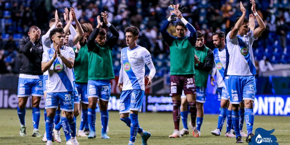 Jugadores del Puebla tras el empate ante Atlas en la Jornada 5 de la Liga MX.