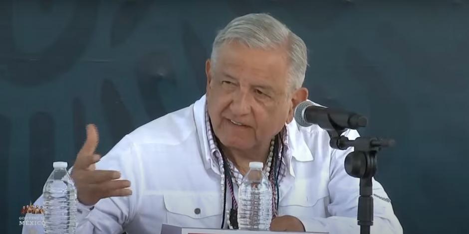 El Presidente Andrés Manuel López Obrador durante su reunión con autoridades del pueblo seri en Hermosillo, Sonora.