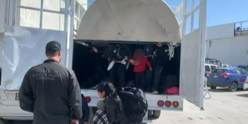 Los migrantes se encontraban al interior de tinacos dentro de una camioneta que circulaba por calles de Nuevo León.