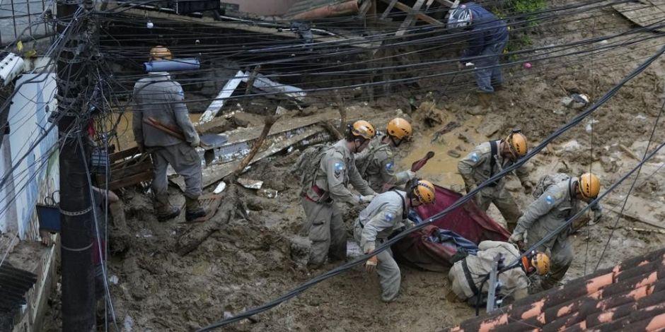 Las inundaciones y deslizamientos de tierra en Brasil dejaron al menos 113 personas muertas y 116 desaparecidas.