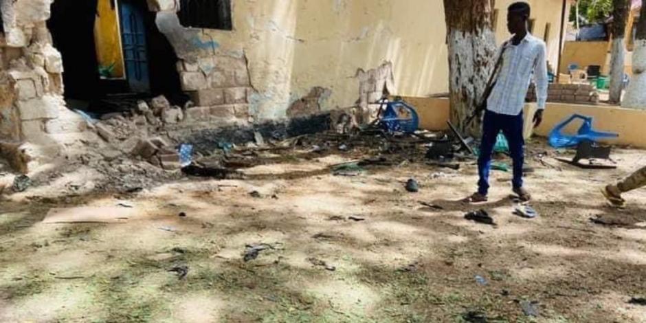 Fotografía del momento posterior al atentado suicida que mató al menos a 13 personas en un restaurante en la ciudad de Beledweyne, en el centro de Somalia.