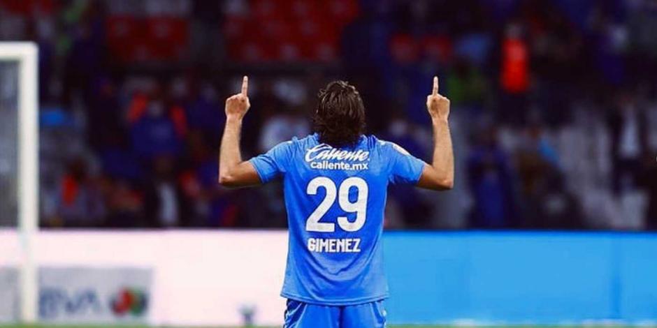 Santi Giménez rompió una sequía goleadora con el Cruz Azul.