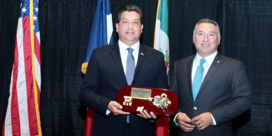 El gobernador de Tamaulipas, Francisco García Cabeza de Vaca, recibió las llaves de la ciudad de McAllen, Texas, Estados Unidos.