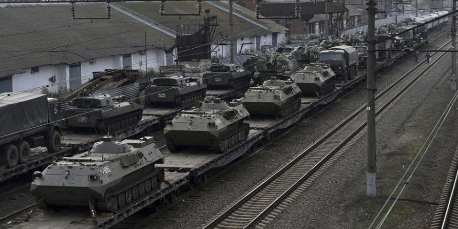 Vehículos armados de Rusia en la frontera con Ucrania.