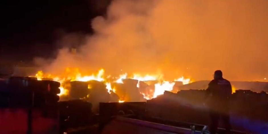 Incendio en bodega de algodón en Chalco