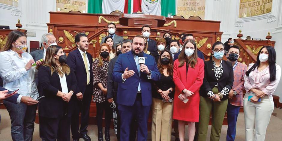 Los coordinadores de la oposición, durante su conferencia de prensa de ayer.