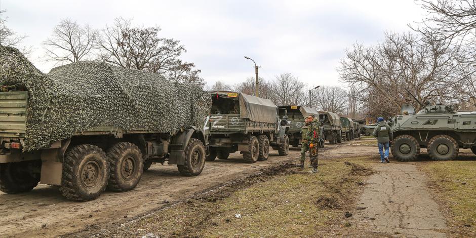 Convoy militar de las fuerzas rusas avanza en la región separatista de Donetsk.