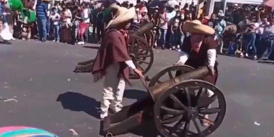 Un danzante se accidentó por explosión en carnaval de Huejotzingo, Puebla.