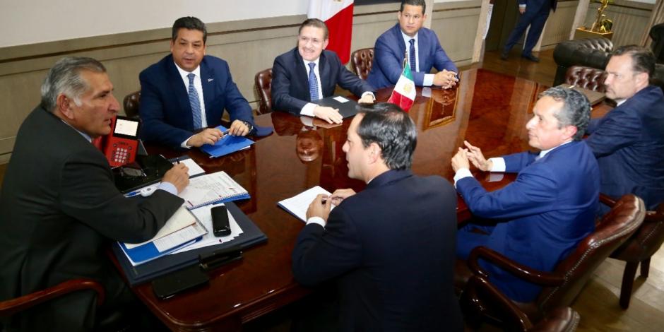 El Secretario de Gobernación, Adán Augusto López, se reúne con gobernadores panistas.