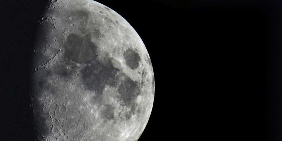 El golpe de basura espacial creará un nuevo cráter a la Luna.