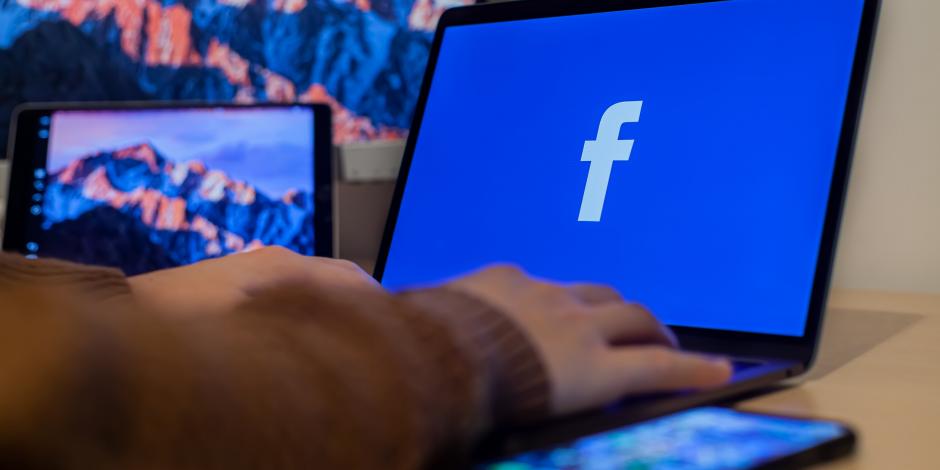 Rusia bloquea Facebook en todo el país; acusa "discriminación" contra medios locales.