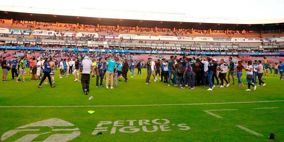 El sábado hubo enfrentamientos entre aficionados del Atlas de Guadalajara y los Gallos Blancos, en el Estadio La Corregidora de Querétaro
