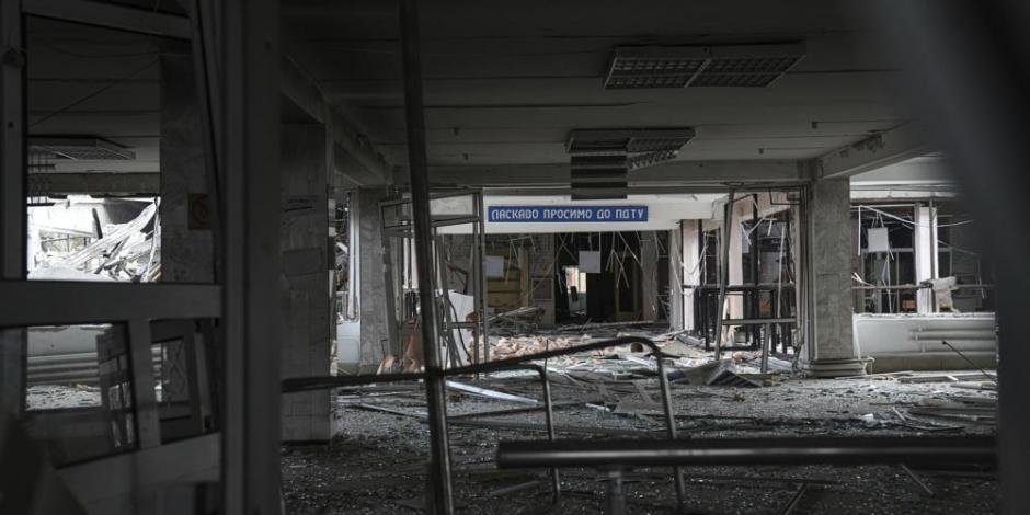Edificio de la Universidad Técnica Estatal de Pryazovskyi dañado por los bombardeos en Mariupol, Ucrania.