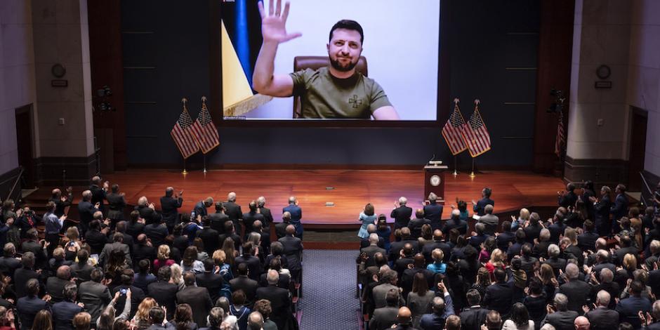 El presidente de Ucrania, Zelenski, se dirige al Congreso de Estados Unidos por video para pedir apoyo, ayer.