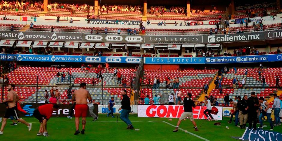 El pasado 5 de marzo se presentó una riña  en el Estadio La Corregidora, de Querétaro, entre las barras de los Gallos Blancos y del Atlas.