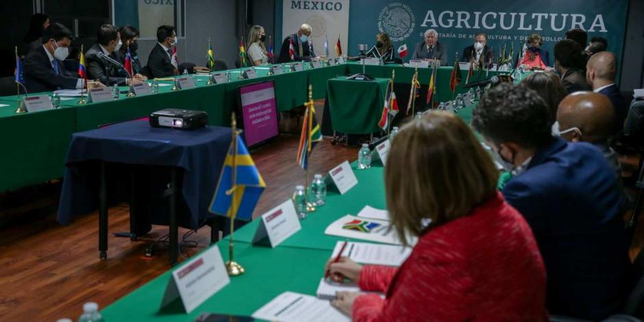 El Gobierno de México centrará su prioridad en fortalecer la seguridad alimentaria del país, señaló el titular de Agricultura, Víctor Villalobos Arámbula.