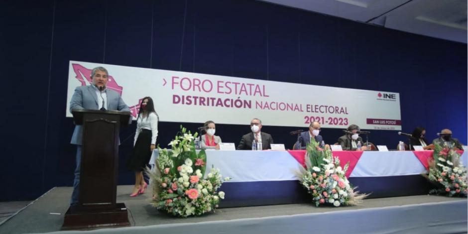 Integrantes del INE, durante el Foro de Distritación Nacional Electoral, realizado en San Luis Potosí, ayer.