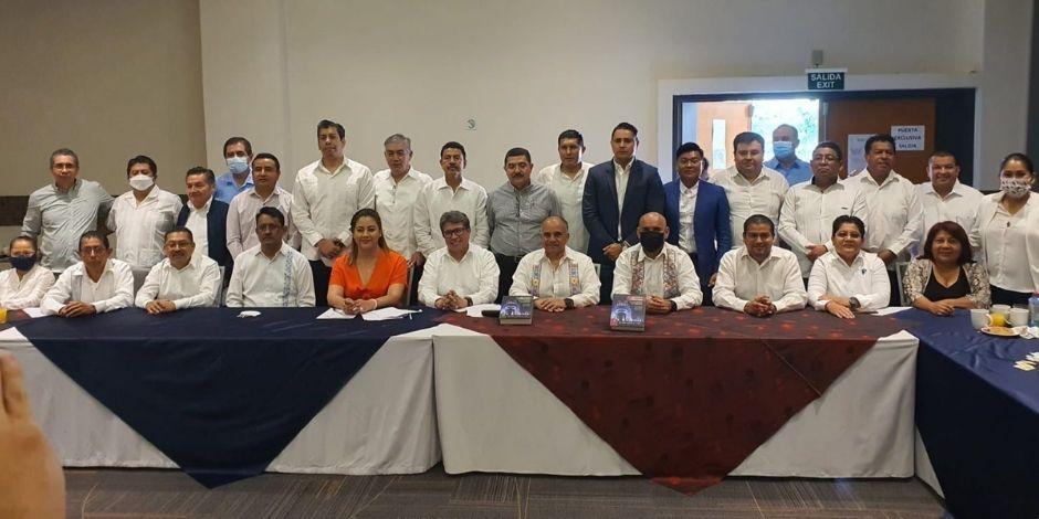 Los senadores Ricardo Monreal y Manuel Añorve sostuvieron un encuentro con directores de la UAGro.
