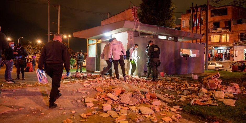 Ataque con explosivos contra CAI en Bogotá, Colombia.