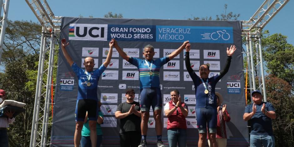Imagen de los participantes en el UCI Gran Fondo Veracruz 2022