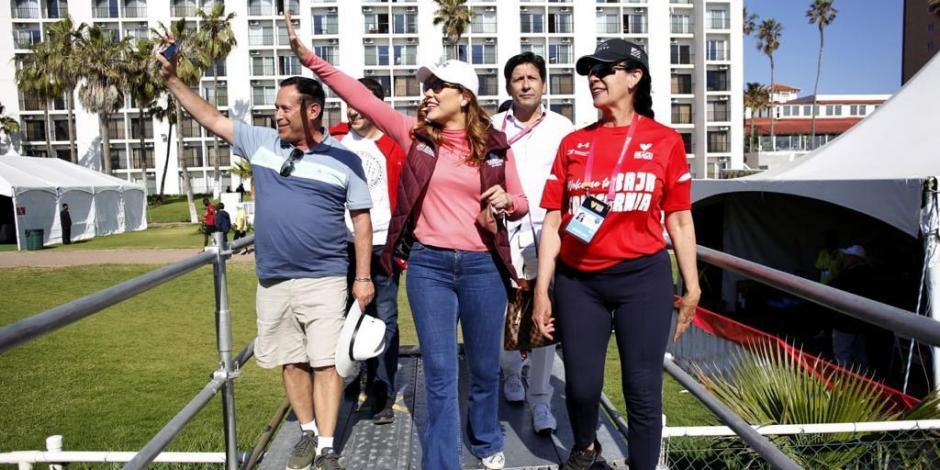 La gobernadora de Baja California, Marina del Pilar Avila Olmeda, participó en la clausura del Tour Mundial de Voleibol de Playa Rosarito Elite 16