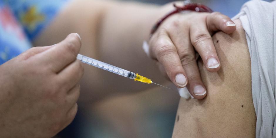 Llegan vacunas contra Covid-19 con costos que van desde $790