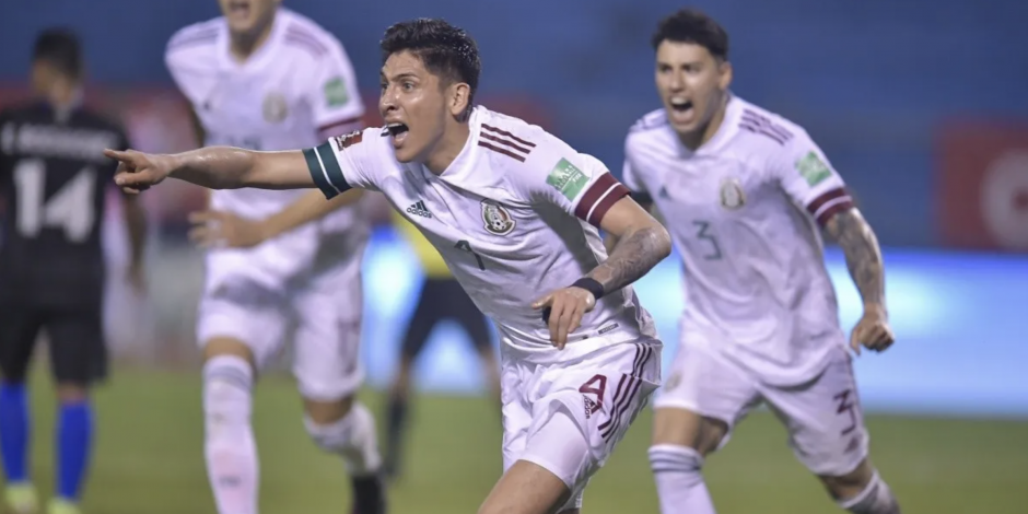 Edson Álvarez festeja el gol con el que la Selección Mexicana derrotó a Honduras en las eliminatorias hacia Qatar 2022, el pasado 27 de marzo.