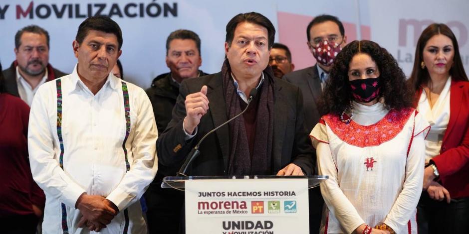De izq. a der.: Salomón Jara, Mario Delgado y Susana Harp, en conferencia de prensa, el pasado 21 de diciembre.