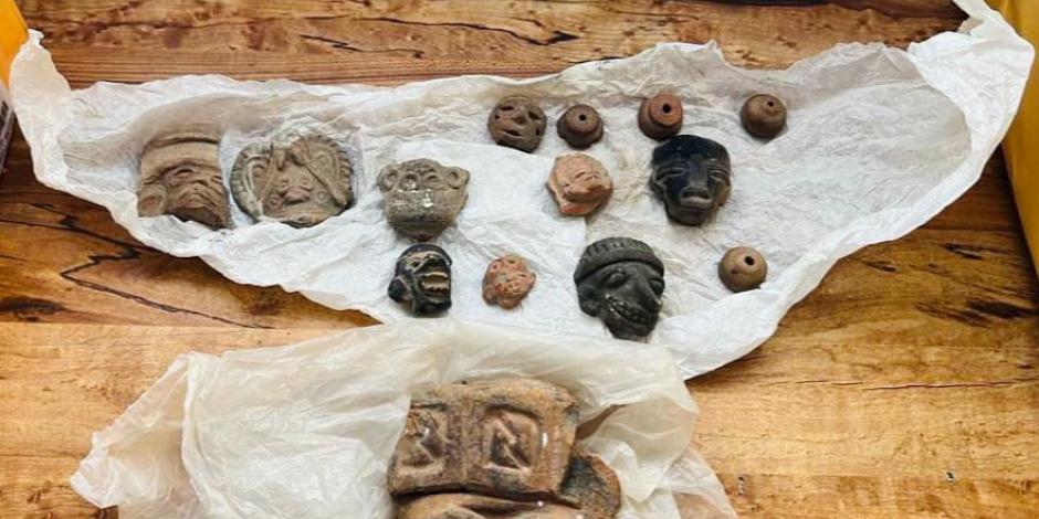 Aseguran paquete con 14 piezas prehispánicas que viajaba del Edomex a Baja California.