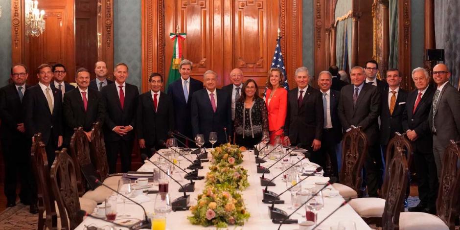 AMLO se reunió con John Kerry, enviado especial de Estados Unidos para el Clima, el embajador Ken Salazar y empresarios