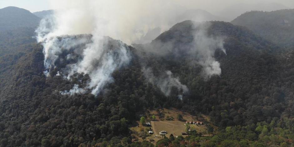 Continúan al menos 62 incendios activos en el país, reporta la Conafor.