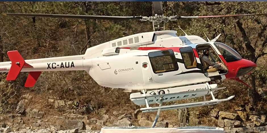 El helicóptero XA-AUA apoya en el combate del Incendio forestal en Nuevo León
