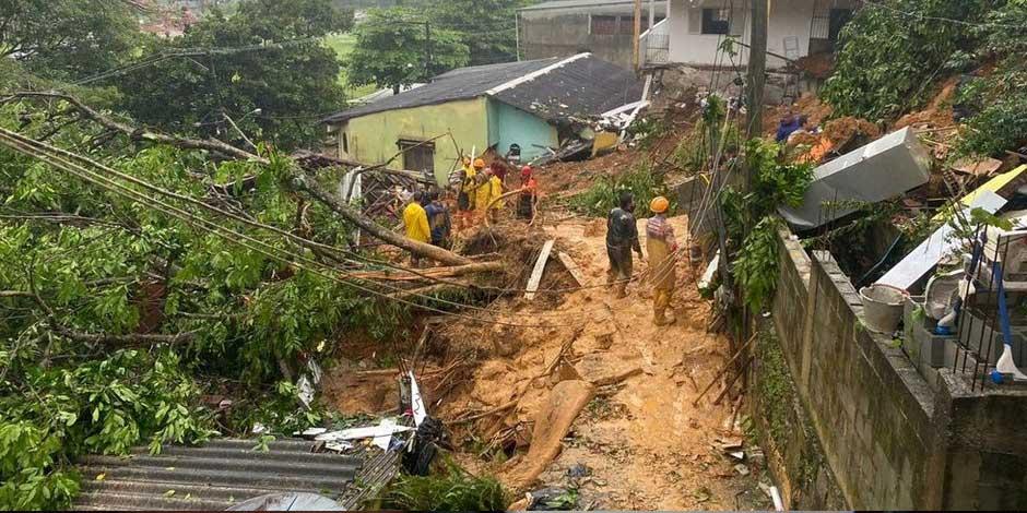 La imagen muestra daños y deslizamientos de tierra causados ​​por fuertes lluvias en Angra dos Reis, Brasil
