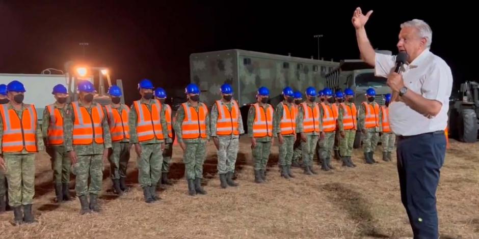 AMLO visitó cuatro campamentos de ingenieros militares en Quintana Roo