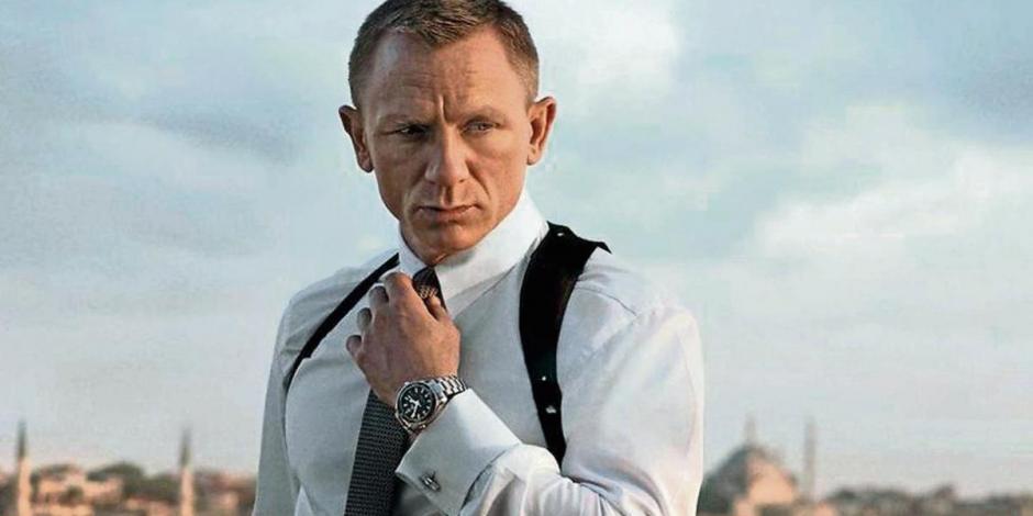 Daniel Craig tiene COVID, suspende funciones en Broadway