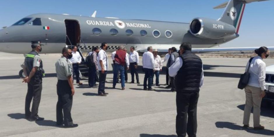 AMLO niega que se haya utilizado avión de la GN para trasladar a militantes de Morena a eventos de promoción de la revocación de mandato.