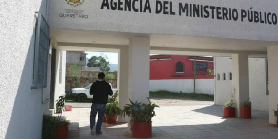 Ciudadanos acudiendo a una agencia del MP en Querétaro.