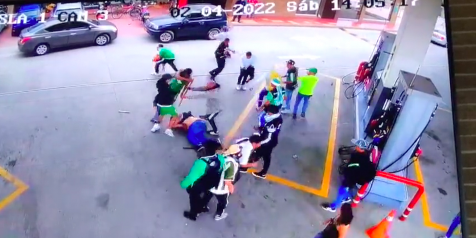 Barras del Atlético Nacional protagonizan brutal pelea campal en Colombia.