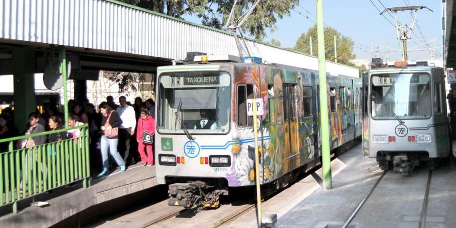 El Tren ligero cuenta con 16 estaciones que van de Taxqueña a Xochimilco.