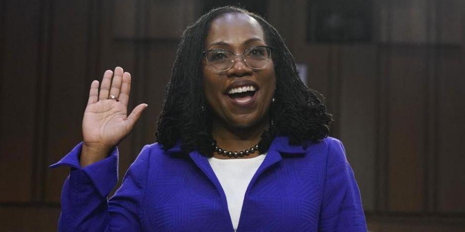 Ketanji Brown Jackson se convirtió en la primera mujer negra en ser jueza de la Corte Suprema de EU.