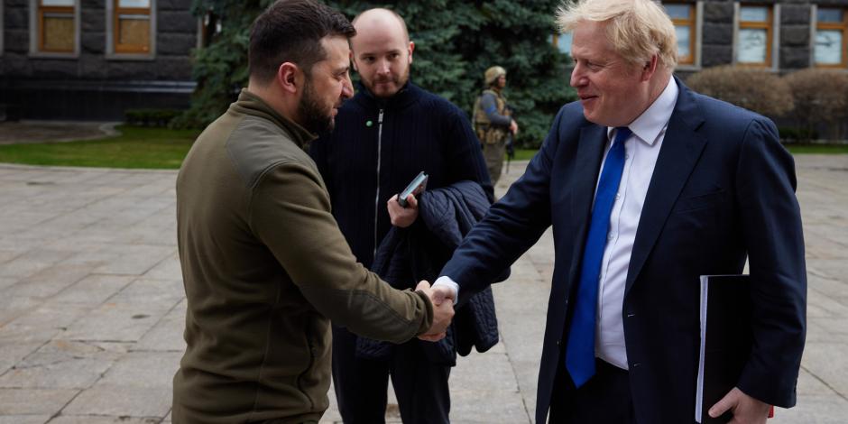 Boris Johnson presenta paquete de ayuda financiera y militar durante visita a Ucrania