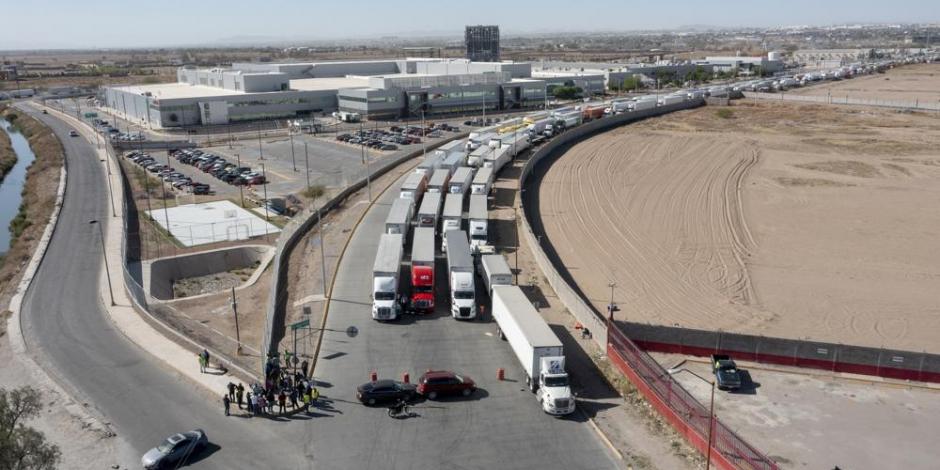 El gobernador de Texas, Greg Abbott, instaló puntos de inspección en la frontera para vehículos de carga desde el pasado 6 de abril.