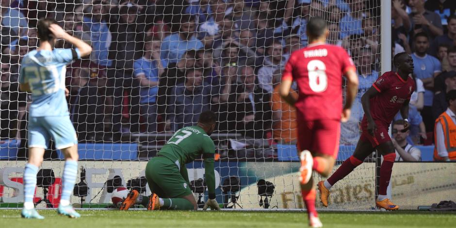 Sadio Mane, derecha, celebra su gol durante la semifinal de la FA Cup entre el Liverpool y el Manchester City.