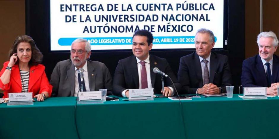 El doctor Enrique Graue entregó en la Cámara de Diputados la cuenta pública de 2020 y 2021 de la UNAM