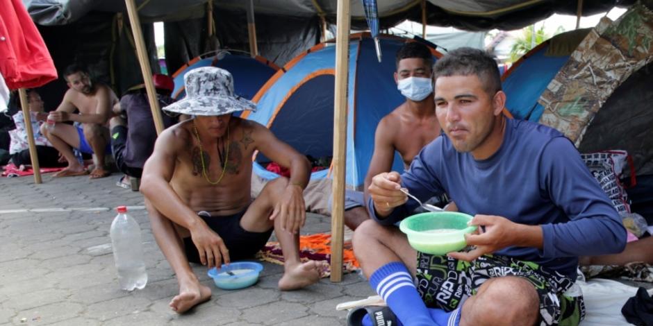 Migrantes cubanos en un campamento instalado en South Drain, mientras intentan llegar a Estados Unidos, en 2014.