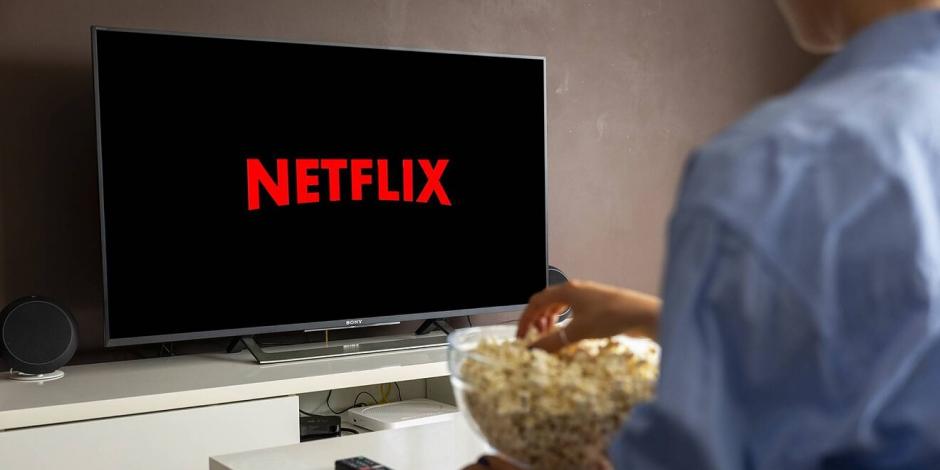 Netflix planea iniciar cobros por usar cuentas compartidas a partir de 2023.