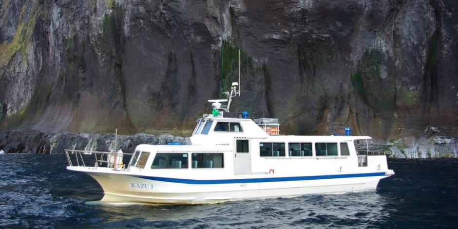 Barco turístico con 26 personas a bordo desaparece en Japón