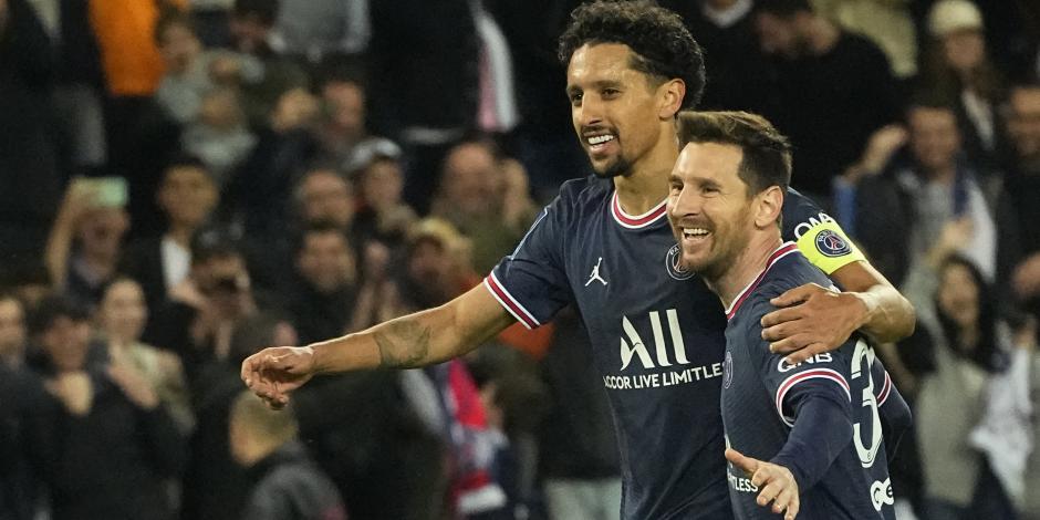 Lionel Messi celebra con Marquinhos tras su gol con el PSG ante el Lens, en la Ligue 1 de Francia.