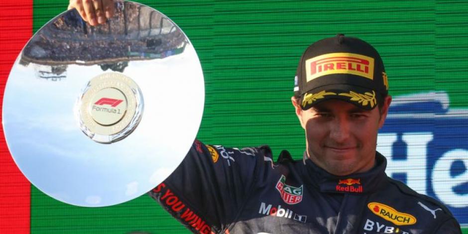 Sergio Checo Pérez celebra el segundo lugar obtenido en el Gran Premio de Australia de la F1.