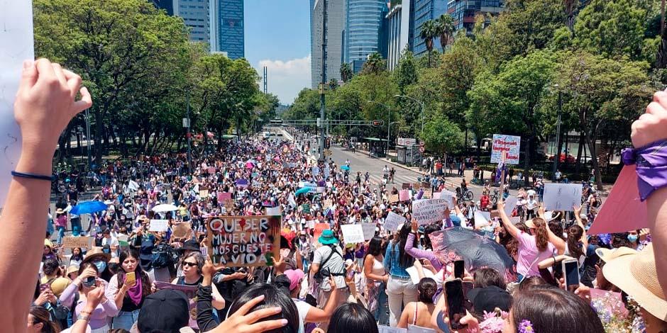 La marcha avanza sobre el Paseo de la Reforma